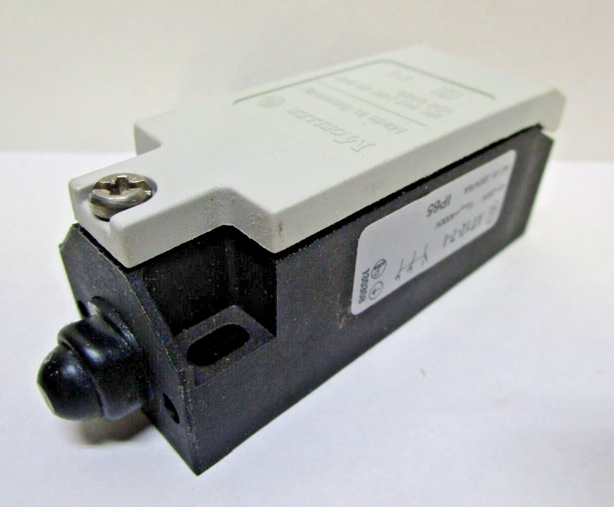 MOELLER AT12-7-I LIMIT SWITCH, NARROW BODY, MOUNTABLE