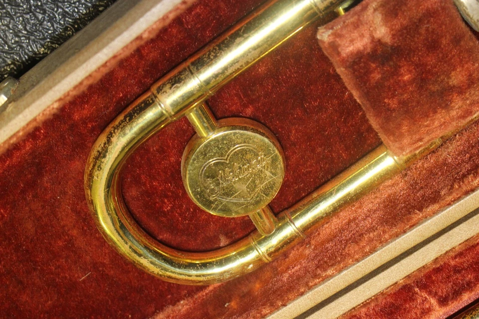 Trombón de colección Elkhart Indiana grabado con boquilla y estuche rígido ~ 23434 Foto 4 de 4