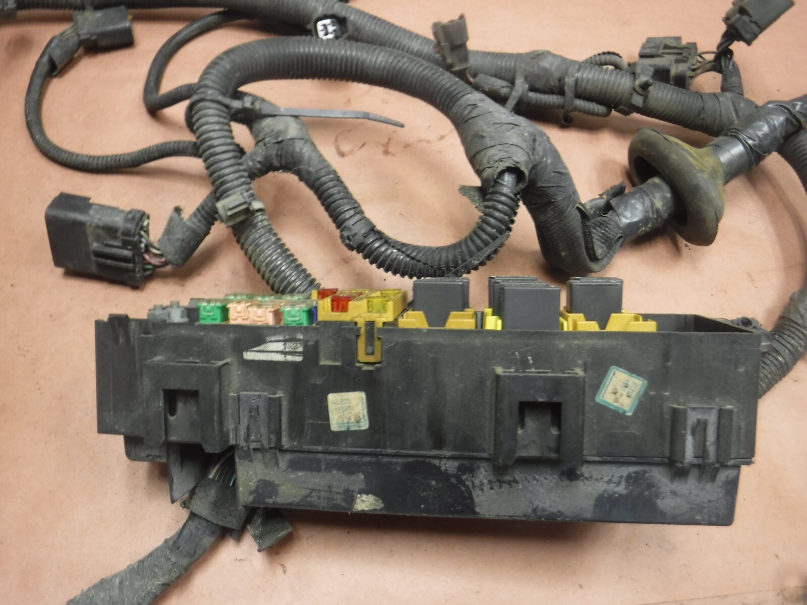 Jeep Wrangler TJ 2000 4.0 6 Cyl Engine Fuse Box Wire Harness Loom