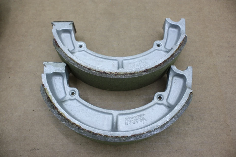 Zapatas de freno traseras Kawasaki KZ650 y CSR y Ltd 1977-1983 con Kevlar Vesrah Japón Foto 3 de 4