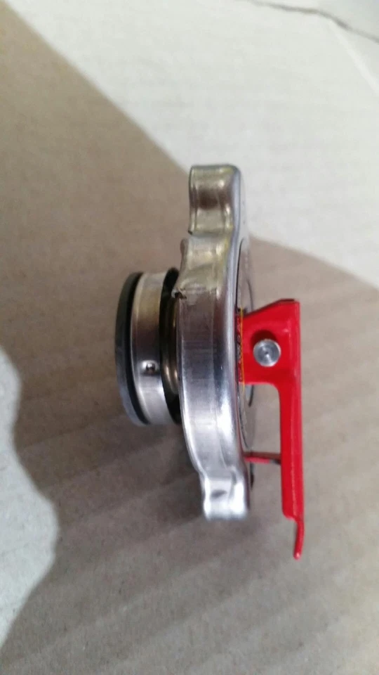 Performance Lever radiator cap pressure cap For Mitsubishi Pajero 1986-2004 - image 2 of 4