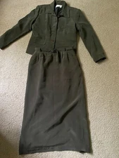 Field Manor Women Modern Classic 2 Pcs Blouse Skirt Dress Suit Set Green Size 12