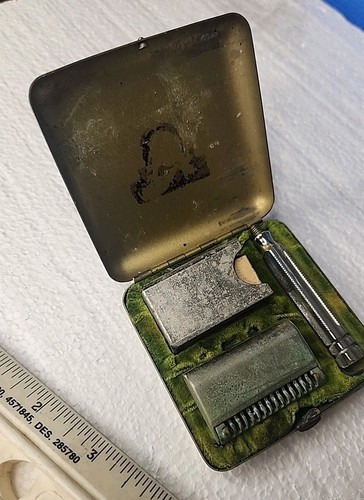 Vintage Ever-Ready traveling Green Tin Metal shaving kit - Picture 2 of 3
