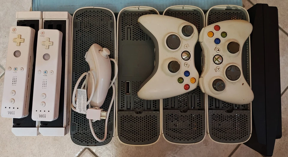 Lotto 9 Console Wii/Xbox 360/Ps3+Accessori Non Funzionanti  - Immagine 2 di 2