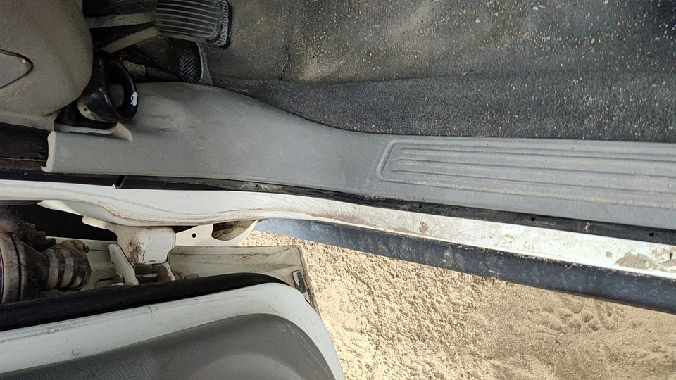 2005 Mercury Sable Driver 左下踢装饰面板 Oem 灰色 — 第 3/4 张图片