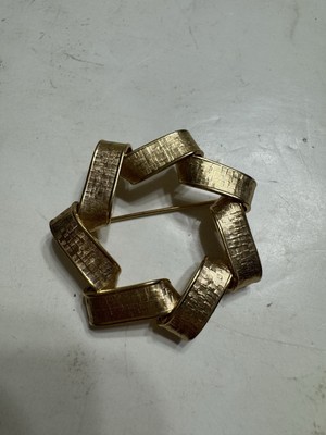 Vintage Gold Tone Textured Wavy Ribbon Wreath Brooch  Napier 