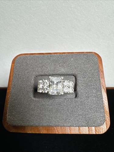 GSJ Thailand Sterling Silber 925. CZ Ring. Größe 6 - 4,81 Gramm