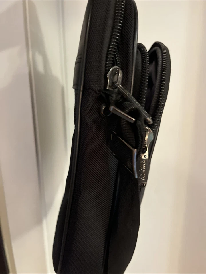Bolso Bandolera Kenneth Cole Reaction R-Tech para Laptop Negro Usado Foto 3 de 4