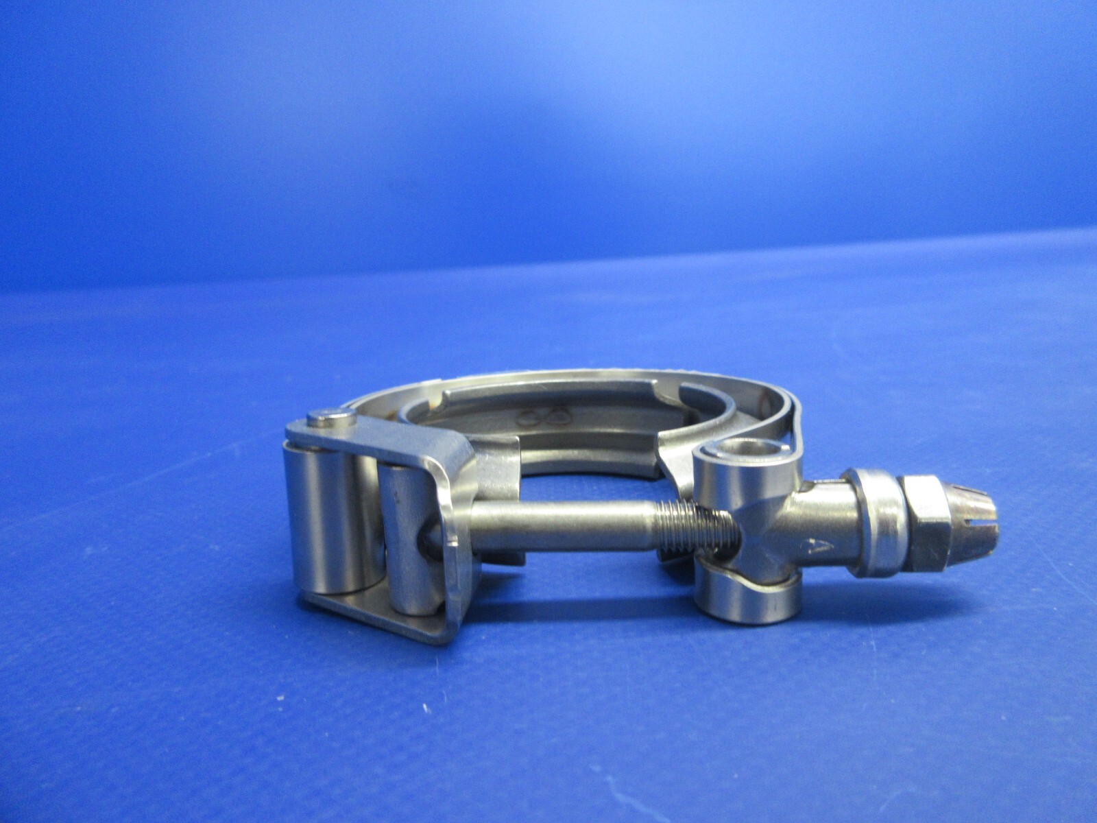 Beech 400/400A Eaton Multi Segmented V-Band Exhaust Clamp 8W928 NOS (0425-922)