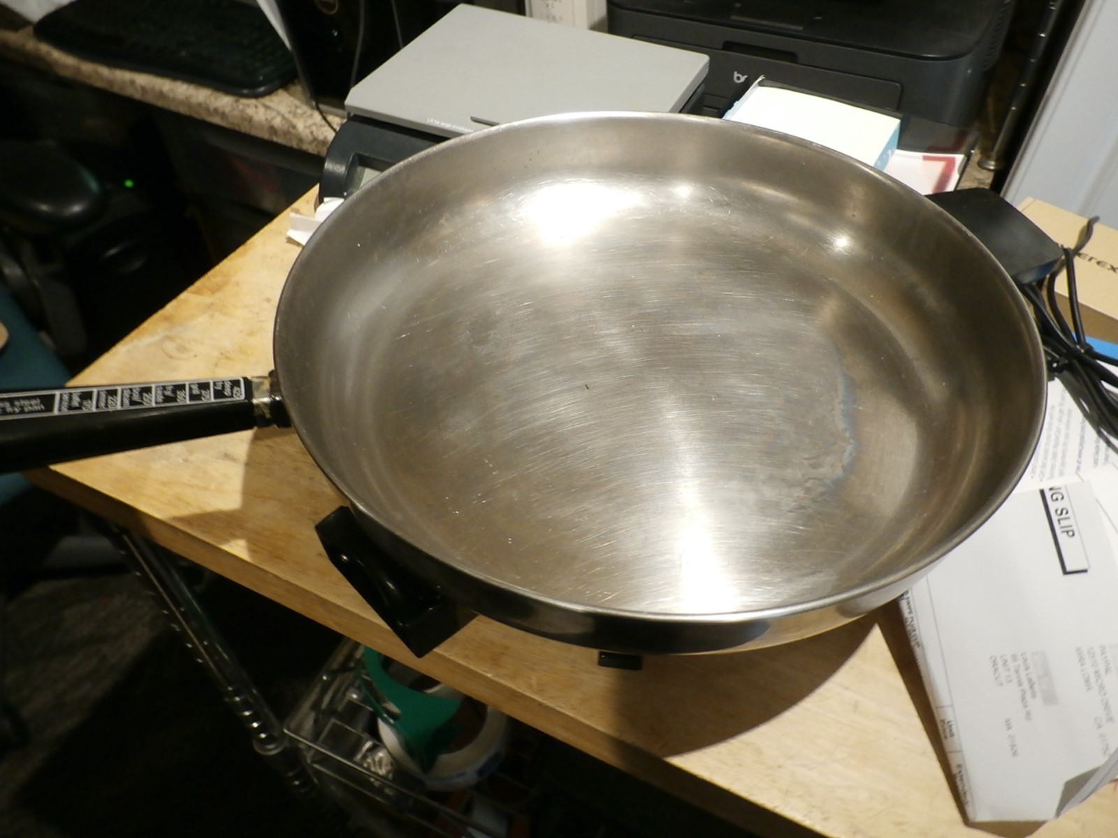 VINTAGE FARBERWARE ELECTRIC SKILLET FRYING PAN B3000 ON LEGS W/POWER