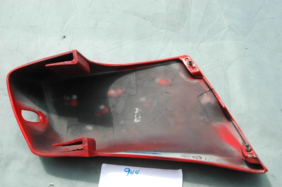 1986-1989 Porsche 944 tampa traseira do para-choque vermelho LH fabricante de equipamento original 931.505.059.00 - Imagem 3 de 4