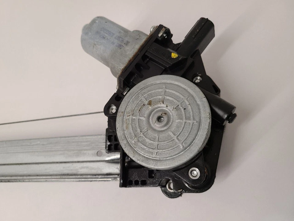 2009-2015 HONDA PILOT Passenger Front RH Window Regulator Electric 72210SZAA01 - Image 2 of 4