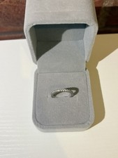 18K White Gold Wedding Band
