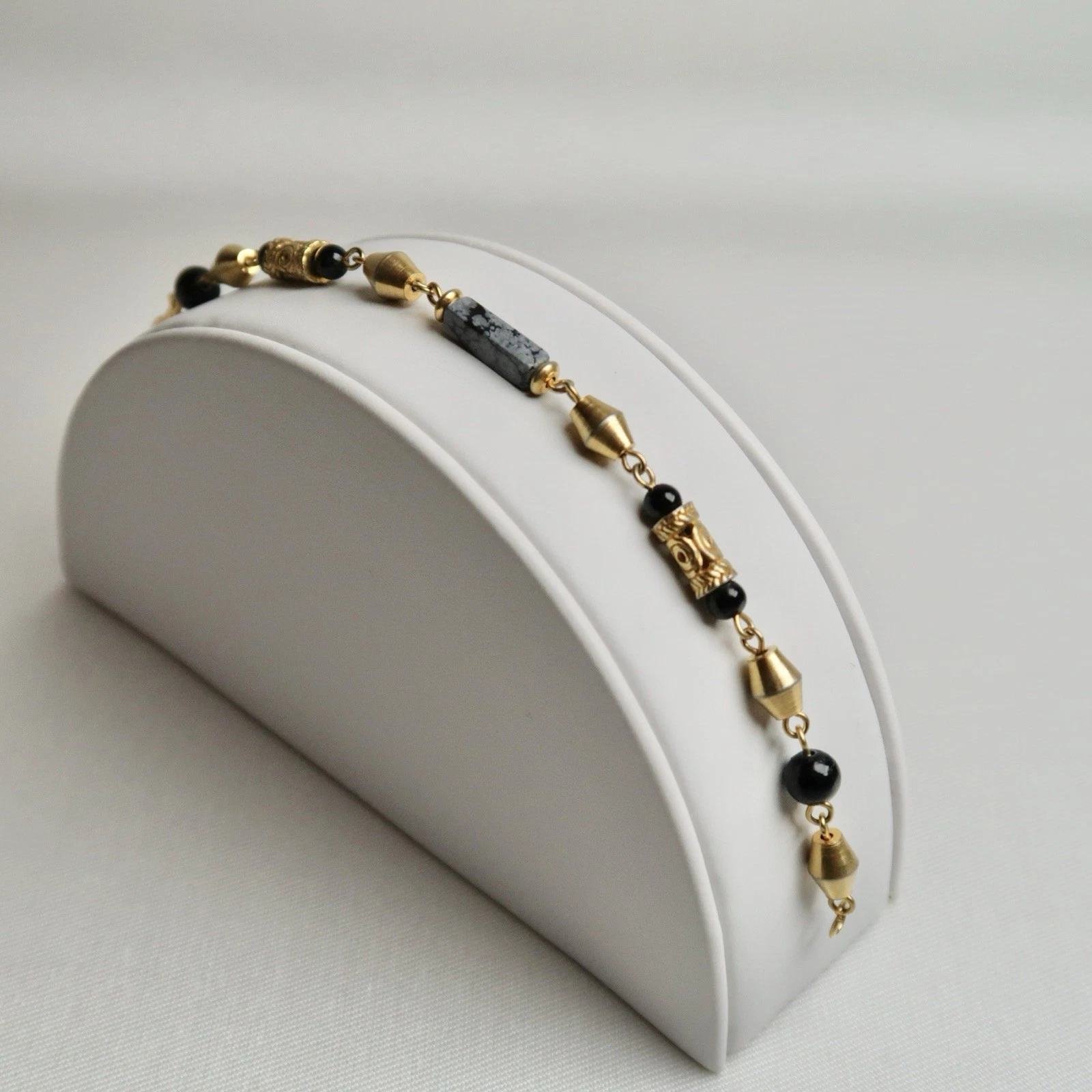 Hematite Beads with Mariner Chain Links Gold Tone Vintage Bracelet Jewelry Br65