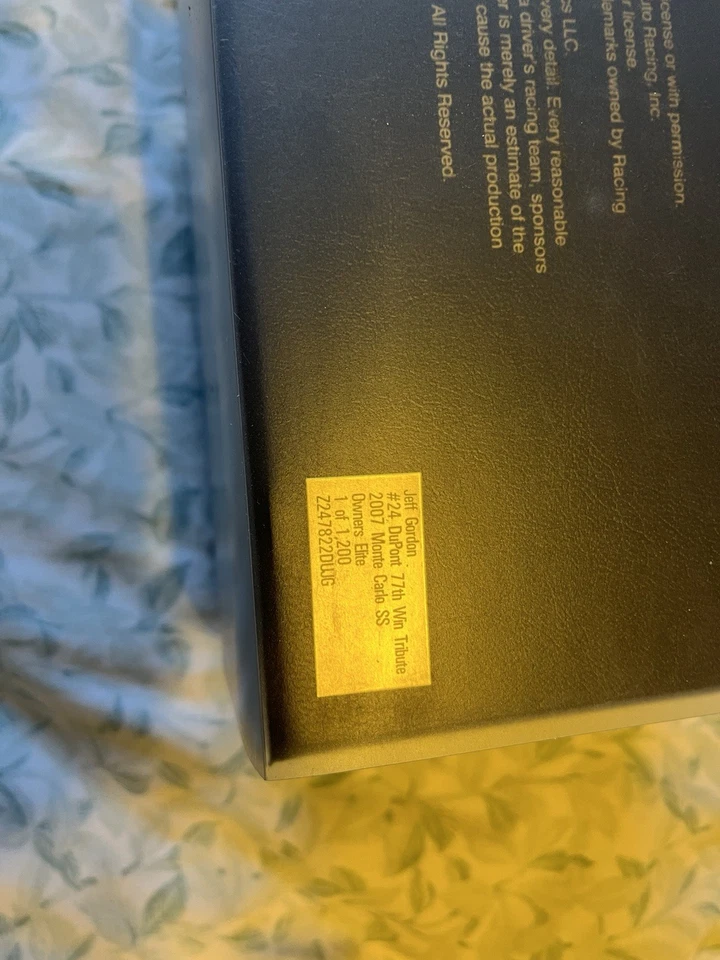 Jeff Gordon DuPont 77th Win Tribute 2007 NASCAR 1:24 Diecast Owners ELITE - Image 2 of 3