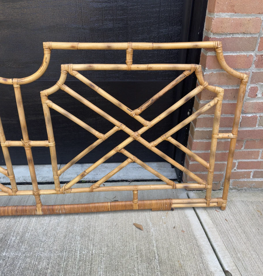 Vintage Bamboo Rattan Fretwork Chinoiserie Headboard Bed King - Image 3 of 4