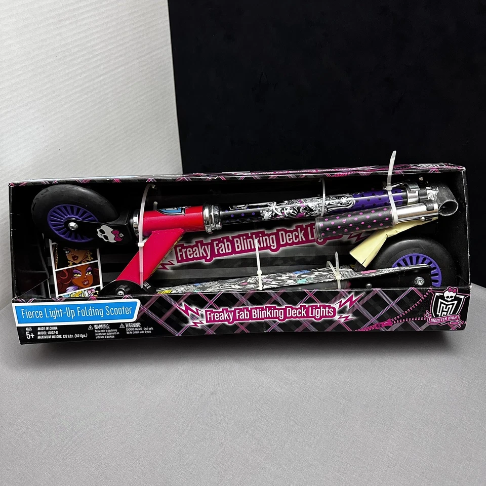 ©️ Scooter plegable iluminado Monster High Kids Dynacraft modelo 8002-11 2011 nuevo en caja Foto 2 de 4