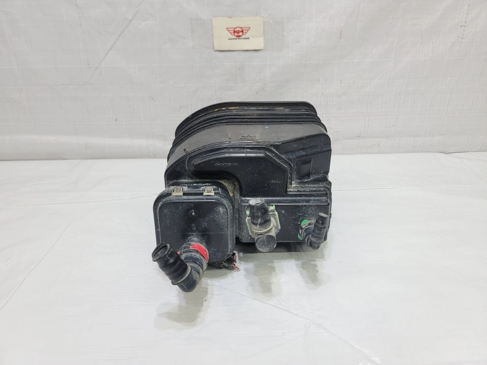 Chevrolet Colorado 2017-2022 bote de vapor de combustible OEM 84065744 Foto 3 de 4