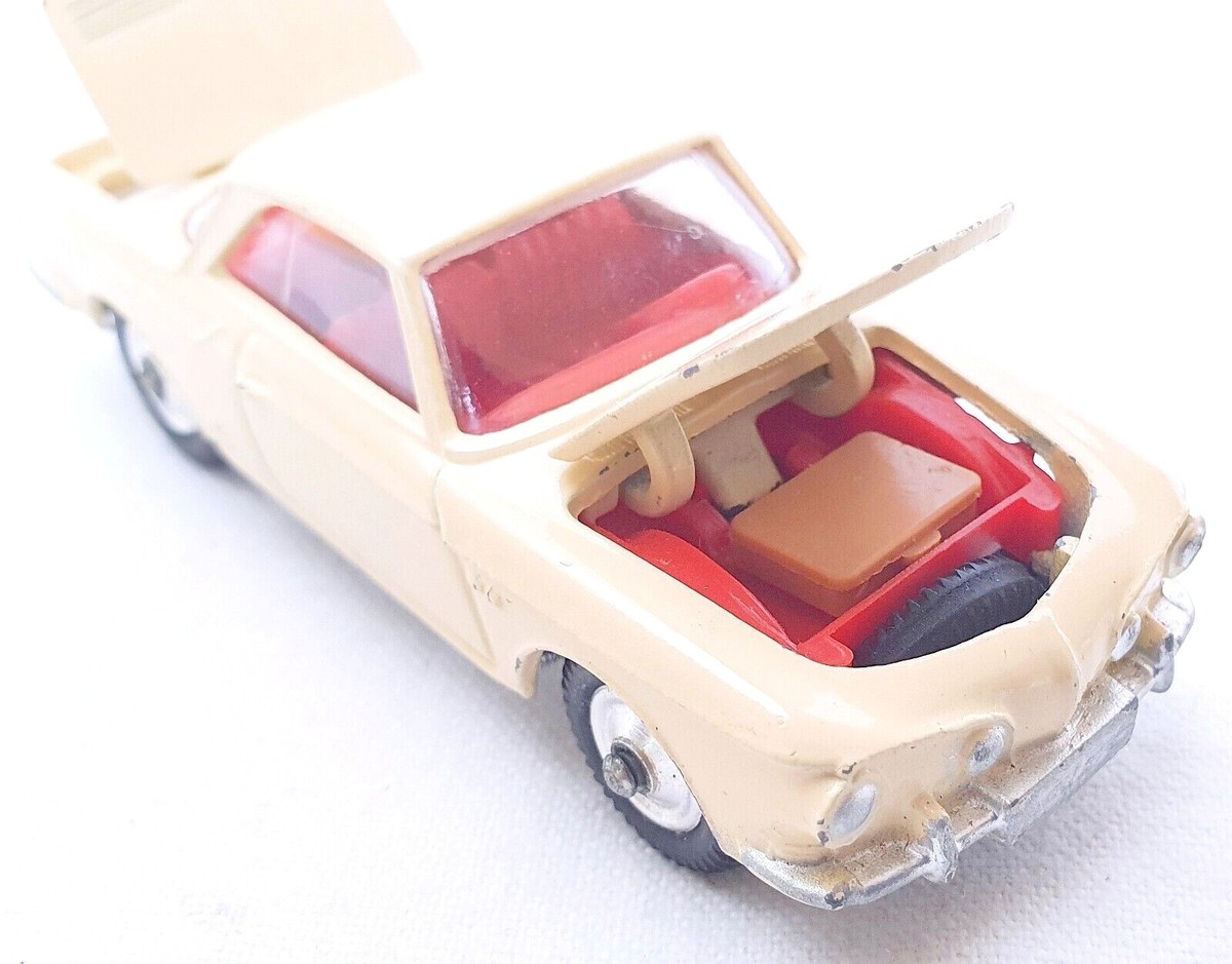 Corgi Toys 1:43 VOLKSWAGEN 1500 KARMANN GHIA 2-Door Sedan +