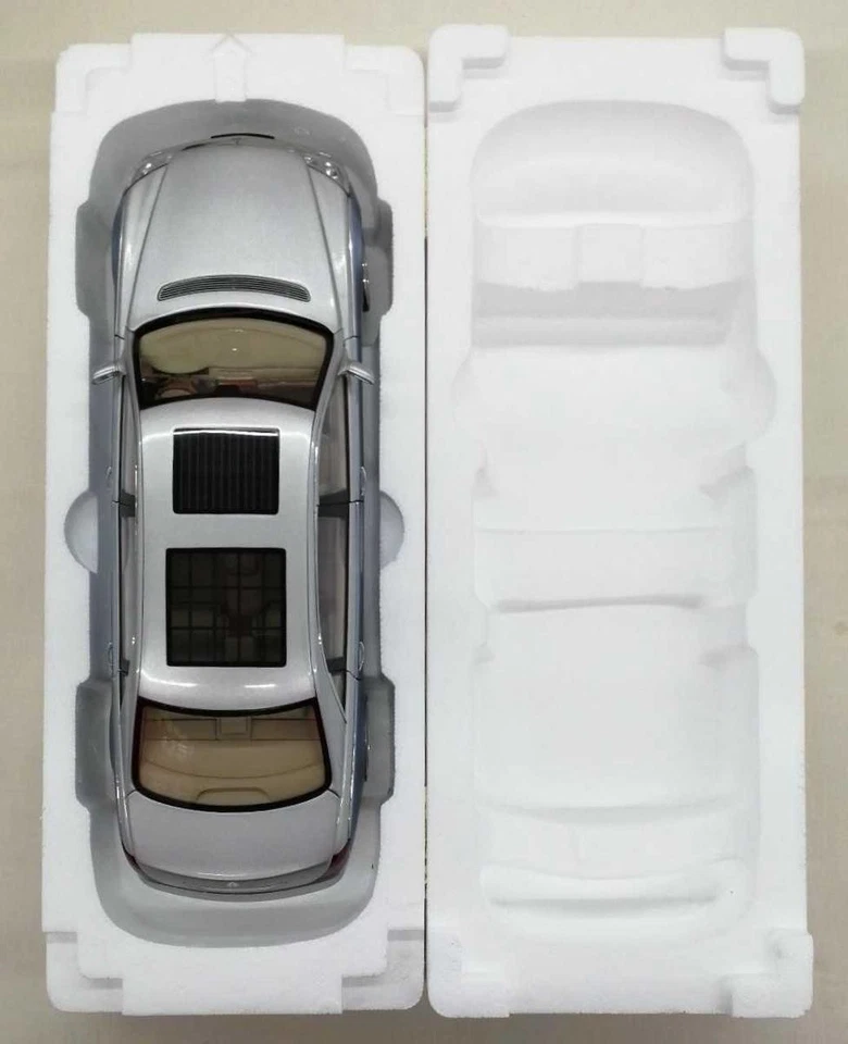 AUTOart original 1/18 scale Minicar Maybach 62 LWB with box Used in japan - Image 2 of 4