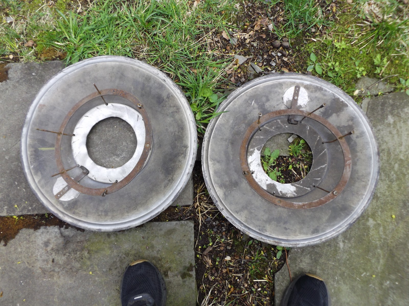 T WO  18 3/4 ” inch ALVA ?? Wheel Discs Hubcaps Rolls Royce Bentley