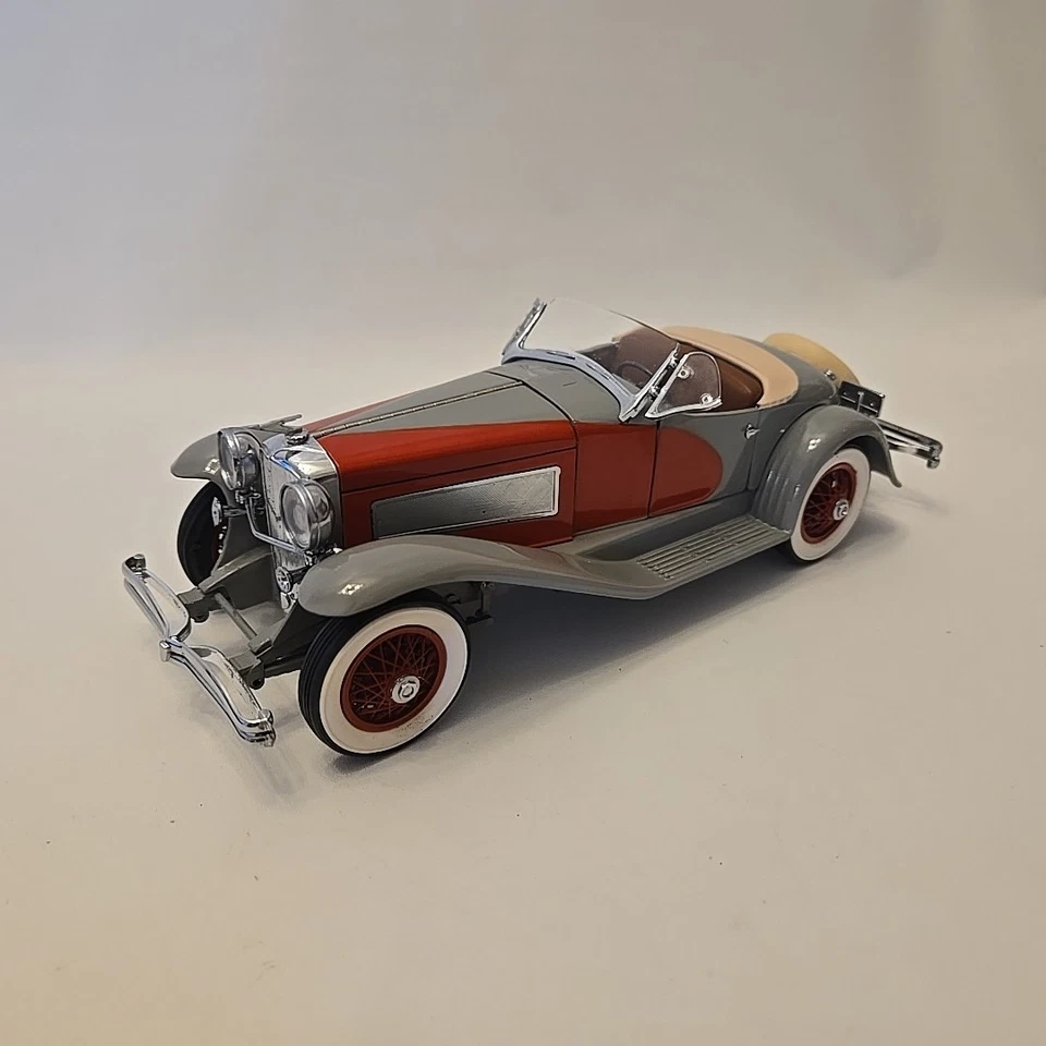 1935 Duesenberg SSJ Danbury Mint 1:24 Diecast Model Red Gray - Image 3 of 4
