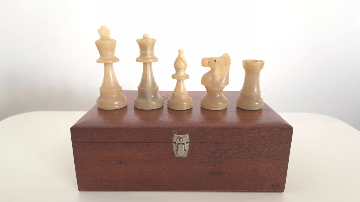 TRES RARE <b>VINTAGE</b> <b>LARDY</b> <b>CHESS</b> <b>SET</b> <b>JEU</b> <b>D'ECHECS</b> <b>KING</b> <b>95</b> <b>mm</b