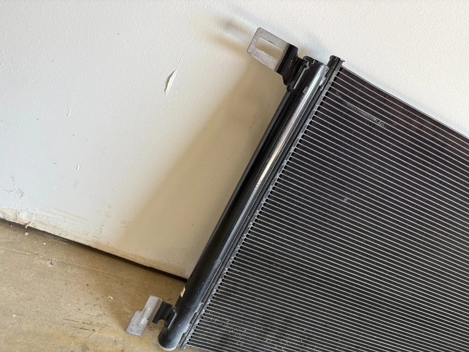 2017, 2018, 2019 Audi Q7 A/C Condenser 5MM AU3030139, 4M0 816 411 B Foto 4 de 4