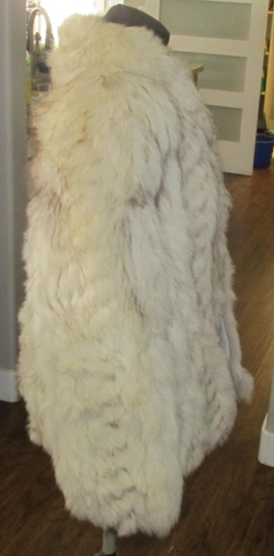 REAL FOX FUR COAT By Saga Fox Ballor's Lining 100% Polyester Monogram B V - Picture 4 of 9