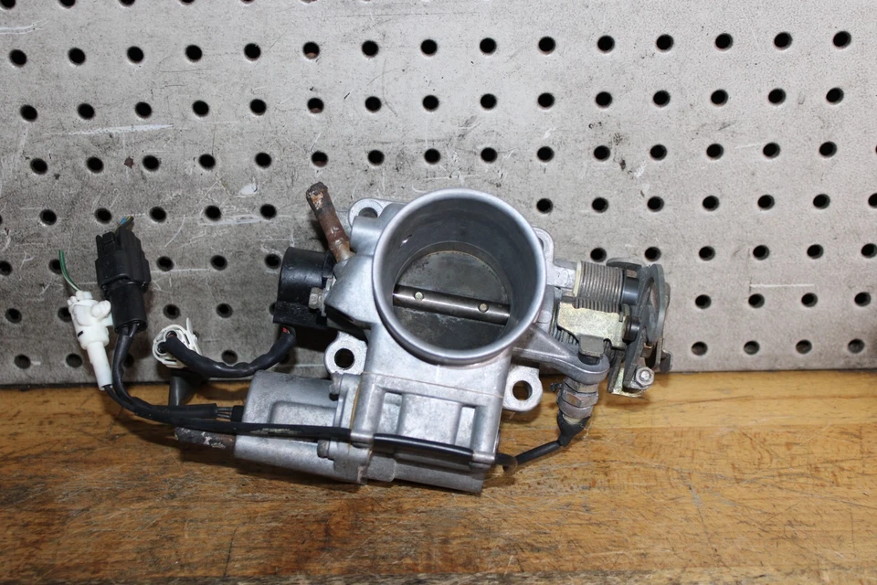 Корпус дроссельного клапана ручной трансмиссии 1992 Mazda B2200 MT в сборе изготовитель оборудования - Изображение 3 из 4