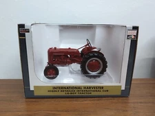 SpecCast 1/16 International Harvester Cub Lo-Boy Tractor
