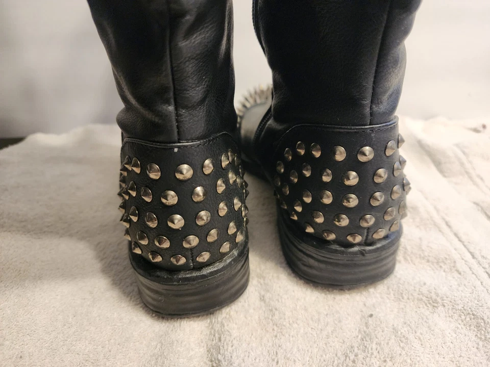 Botas Bumper con clavos y tachuelas para mujer talla 6,5 Foto 2 de 4
