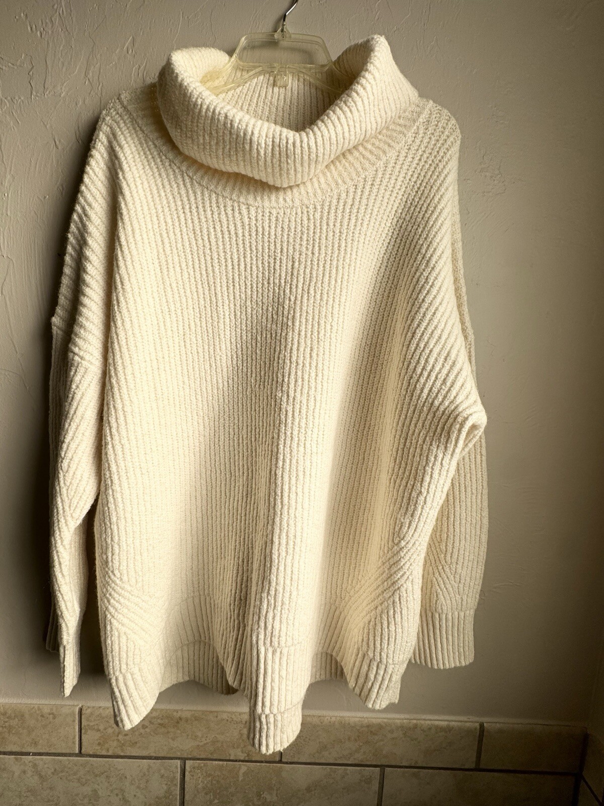 NWOT Old Navy Cream Cowl Neck Sleeveless Poncho Sweater Pullover Women Size XXL.