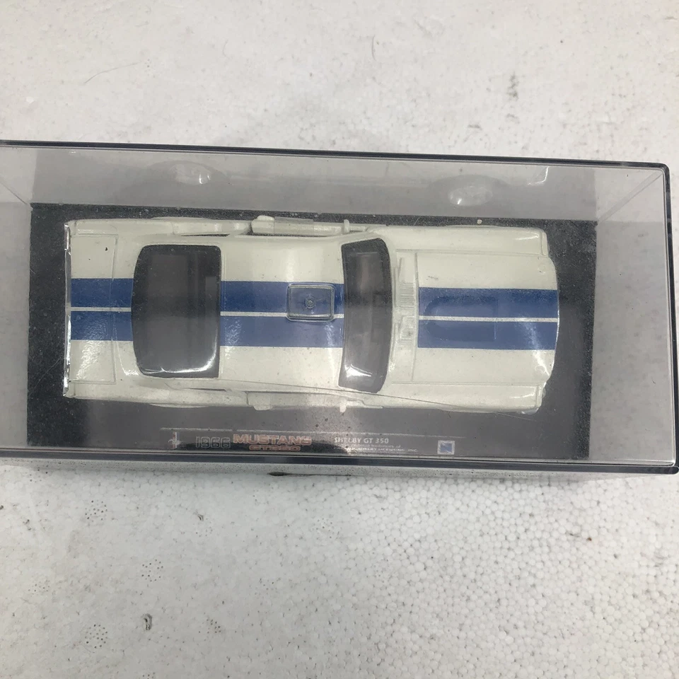 1966 Ford Shelby Mustang GT-350 WHITE / BLUE 1/32 Diecast Model Car by New-Ray - Image 3 of 4