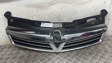 VAUXHALL ASTRA MK5 2004-2009 LOWER GRILLE - CENTRE SILVER