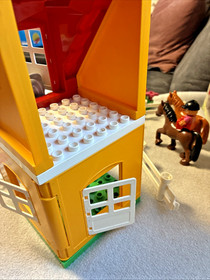 LEGO DUPLO 4974 LEGO VILLE * Equestrian Farm with 2 Figures, 1 Cat + 3 Horses with Original Box *EXCELLENT*