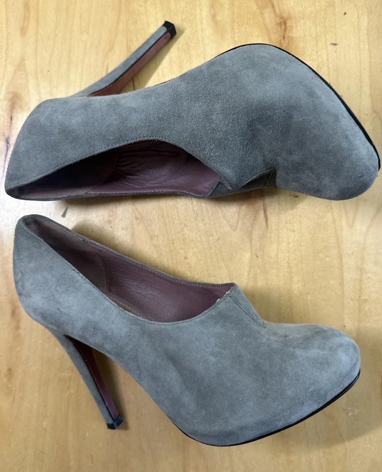 Zapatos de salón de gamuza gris rebelde de lujo talla 7 EE. UU. Foto 2 de 4