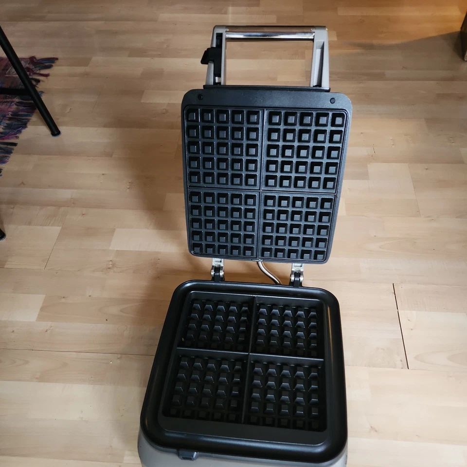 Breville Smart Waffle Maker BWM604BSSUSC Belgian 4-Slice Stainless Steel - Image 2 of 4