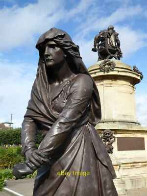 Photo 6x4 Lady Macbeth statue Stratford-upon-Avon One of four statues sur c2021