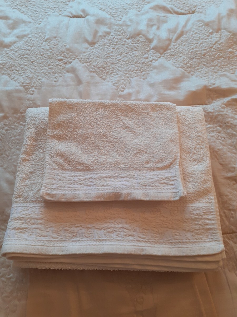 ZARA HOME: SET of BATH FACE COTTON TOWELS WITH FLOWER-EFFECT