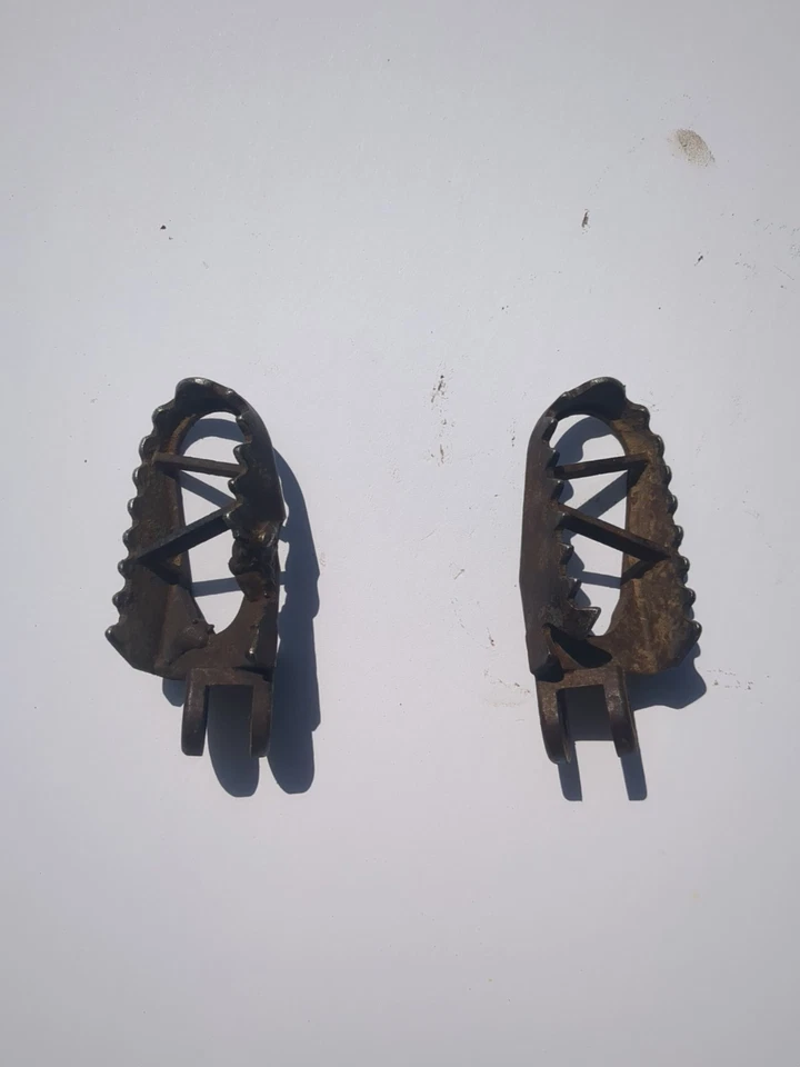 Комплект оригинальных левых и правых ножных колышков для Suzuki RM 125 250 1996 - 2000 годов выпуска - Изображение 2 из 4