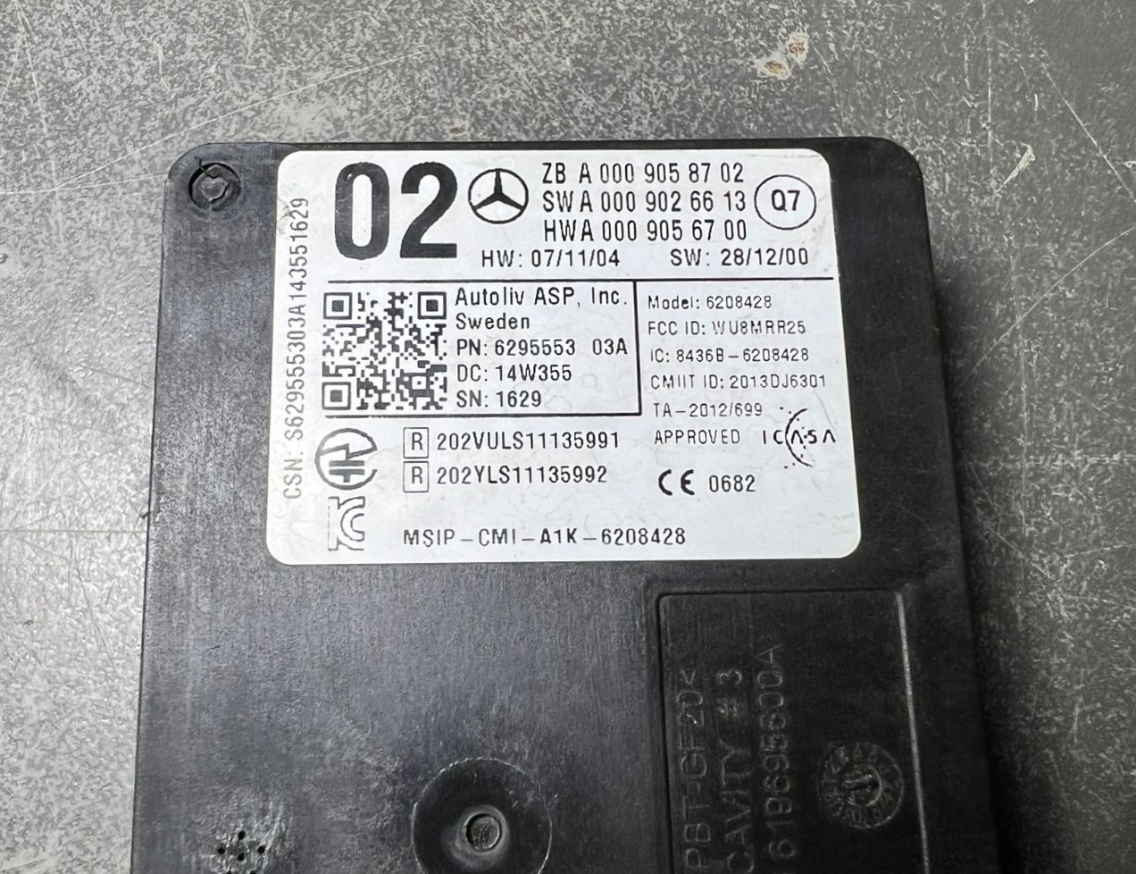 Mercedes W205 W222 Bumper Blind Spot Radar Distance Sensor Module A000 9058702