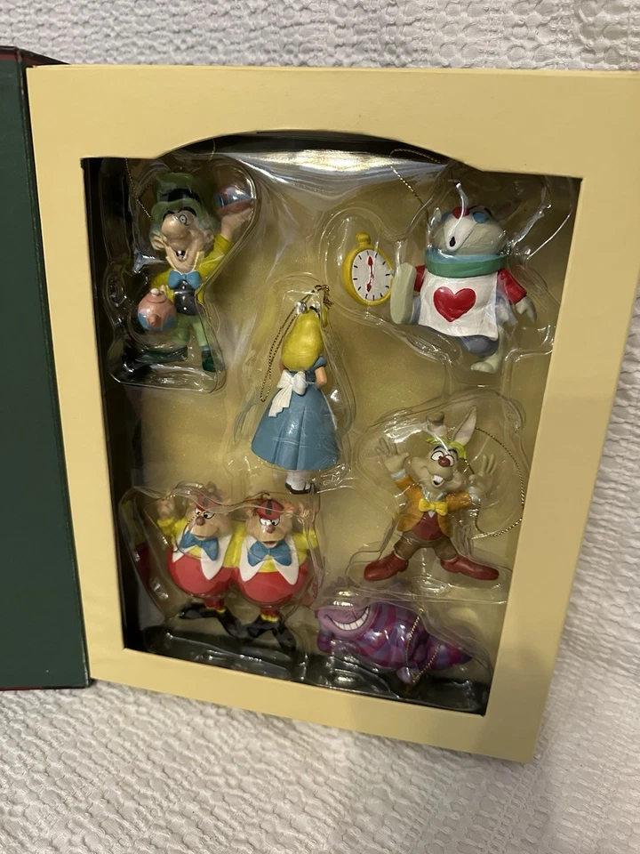 Disney Colección Navidad Alicia en el País de las Maravillas Libro de Cuentos Conjunto de Adornos Foto 2 de 4