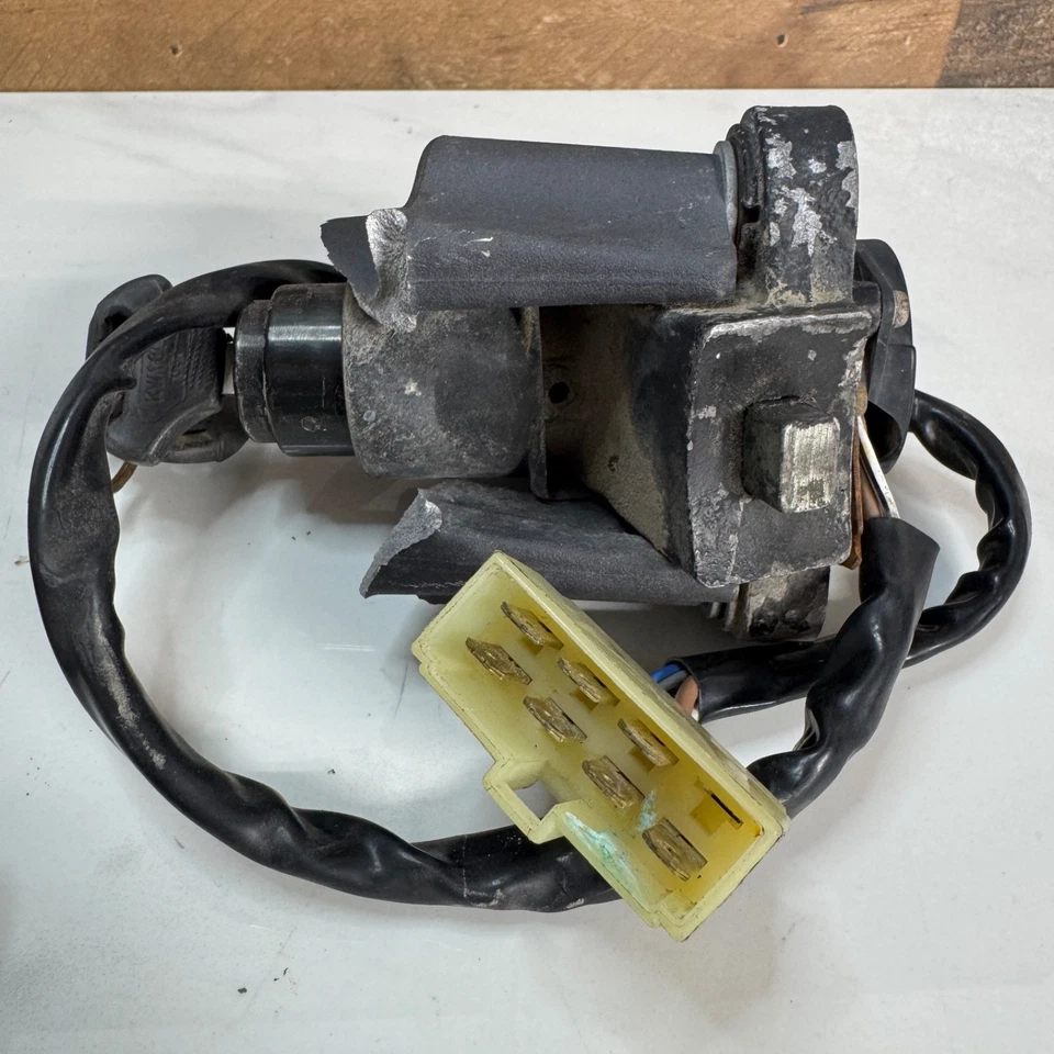 2009-2012 KAWASAKI NINJA ZX6R CONJUNTO DE TRAVA DE IGNIÇÃO FABRICANTE DE EQUIPAMENTO ORIGINAL TAMPA DE GÁS CHAVES DE TRAVA DE PORTA-MALAS - Imagem 2 de 4