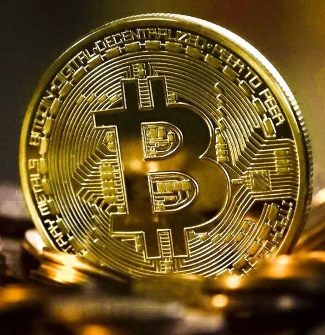 Golden color metal Bitcoin Coin Collectible Art Collection Gift Physical