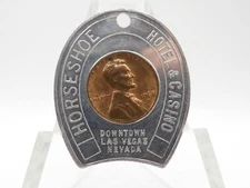 VINTAGE ENCASED COIN LAS VEGAS HOTEL & CASINO 1968 D LUCKY PENNY**