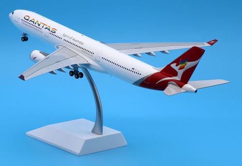 JC Wings 1:200 Qantas 'Rainbow Roo' Airbus 330-300 Diecast Aircraft Model VH-QPJ - Picture 3 of 14