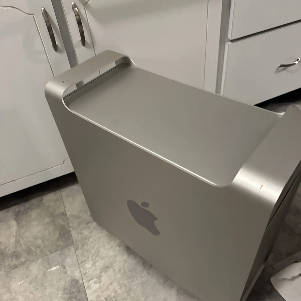 Apple Mac Pro1,1 A1186 2x Intel Dual Core Xeon 3GHz 32GB Ram No HDD. - Image 4 of 4