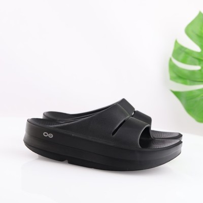 OOFOS Womens OOmega OOahh Recovery Sandal Size 8 Black Slide Platform Shoe Comfy