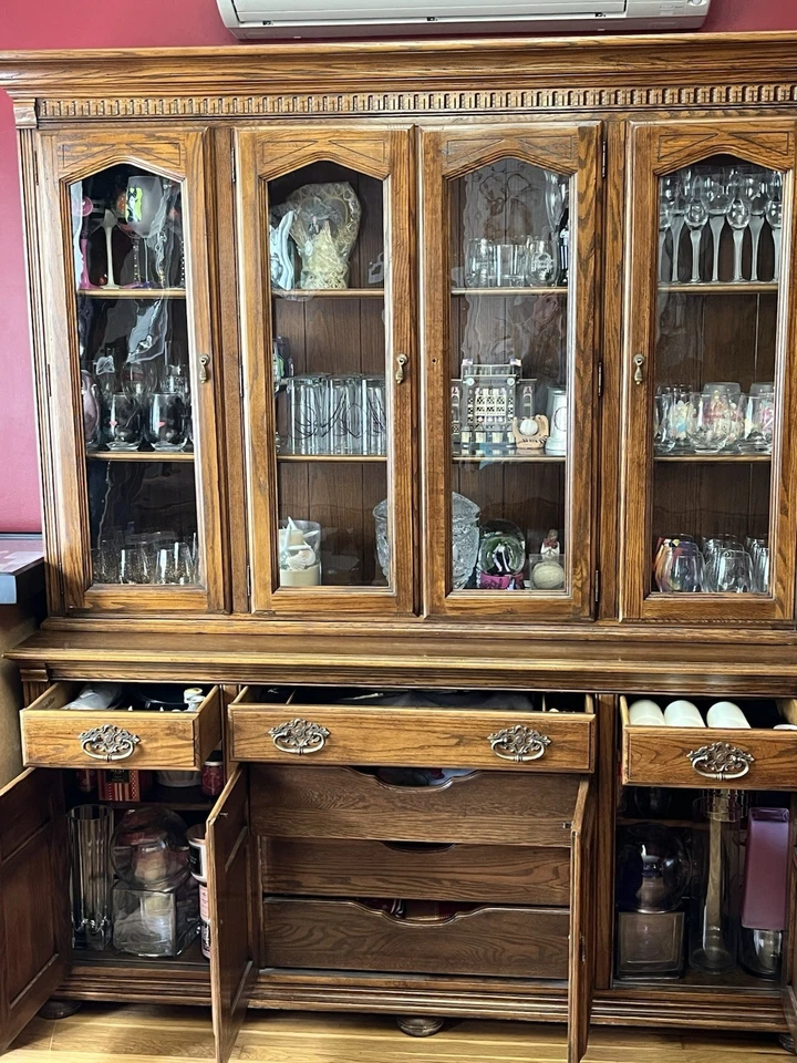 Ethan Allen Royal Charter Oak Jacobean Style Dining Room Set 10 Pieces - Image 2 of 4